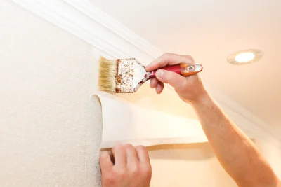 Pose de papier peint à la Clusaz — revêtements muraux et toiles de verre